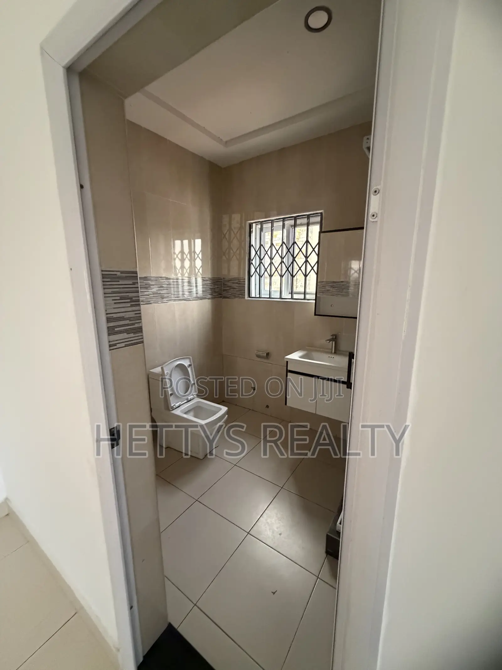 6bdrm House in Madina for sale