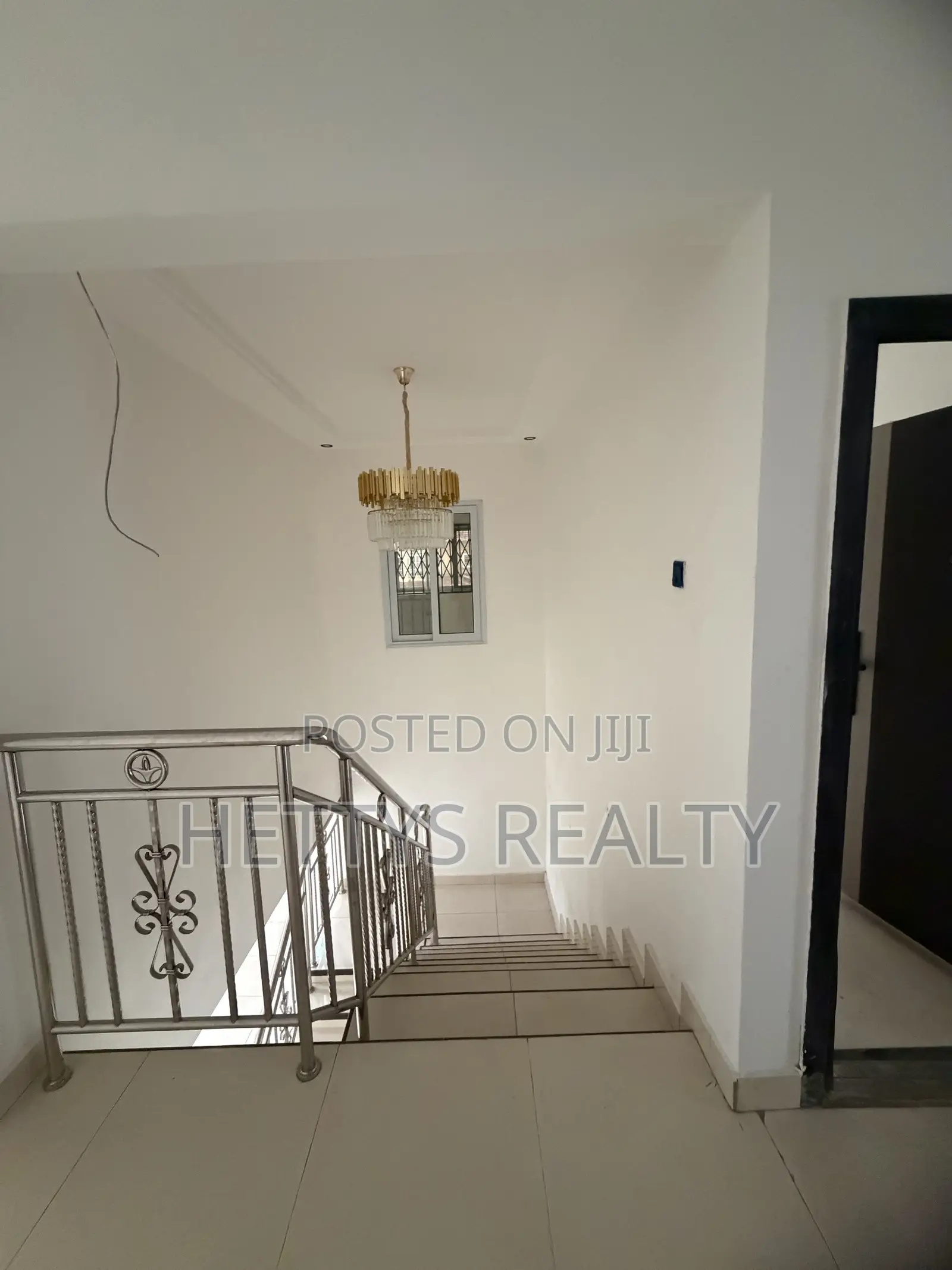 6bdrm House in Madina for sale