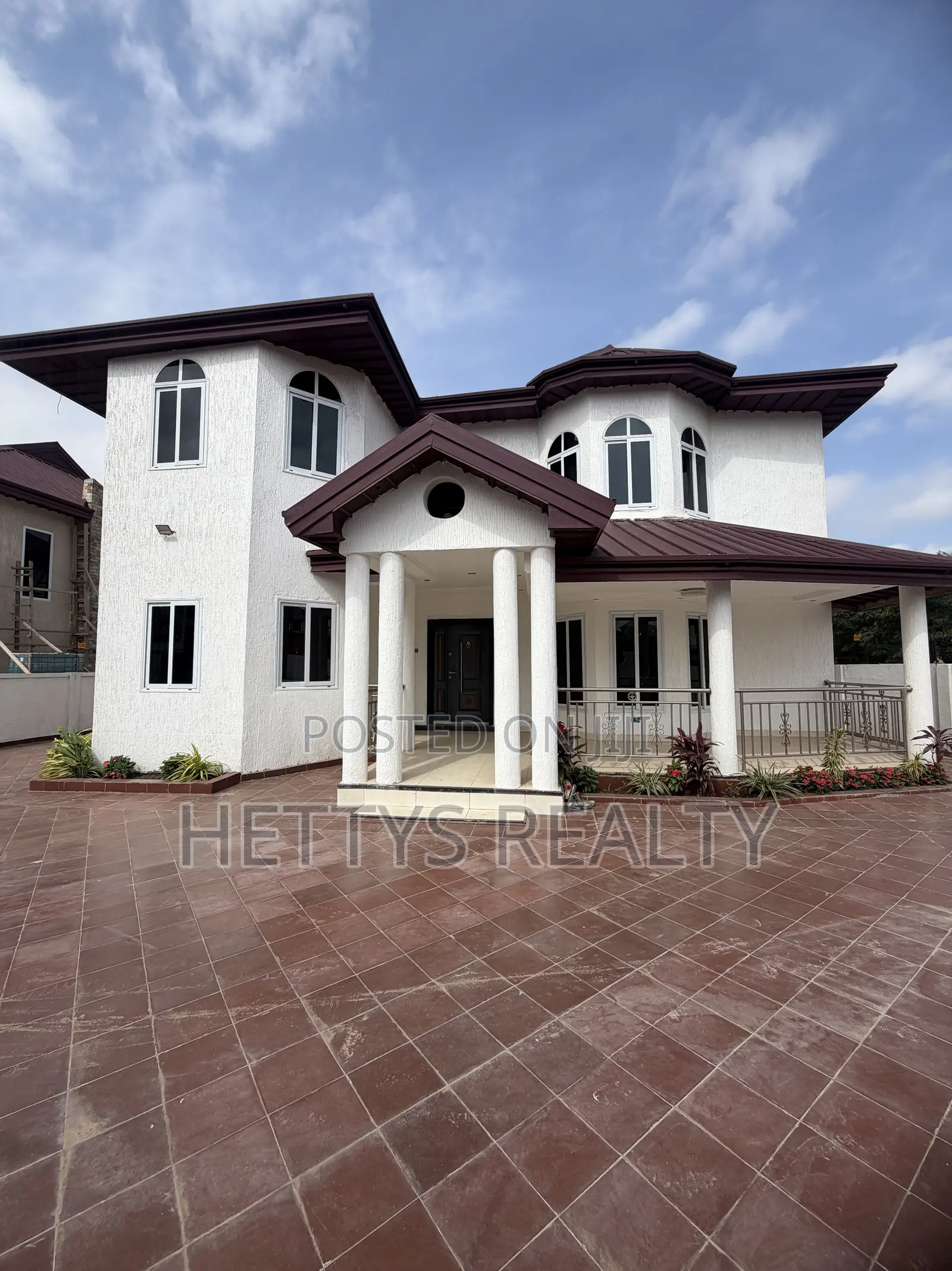 6bdrm House in Madina for sale