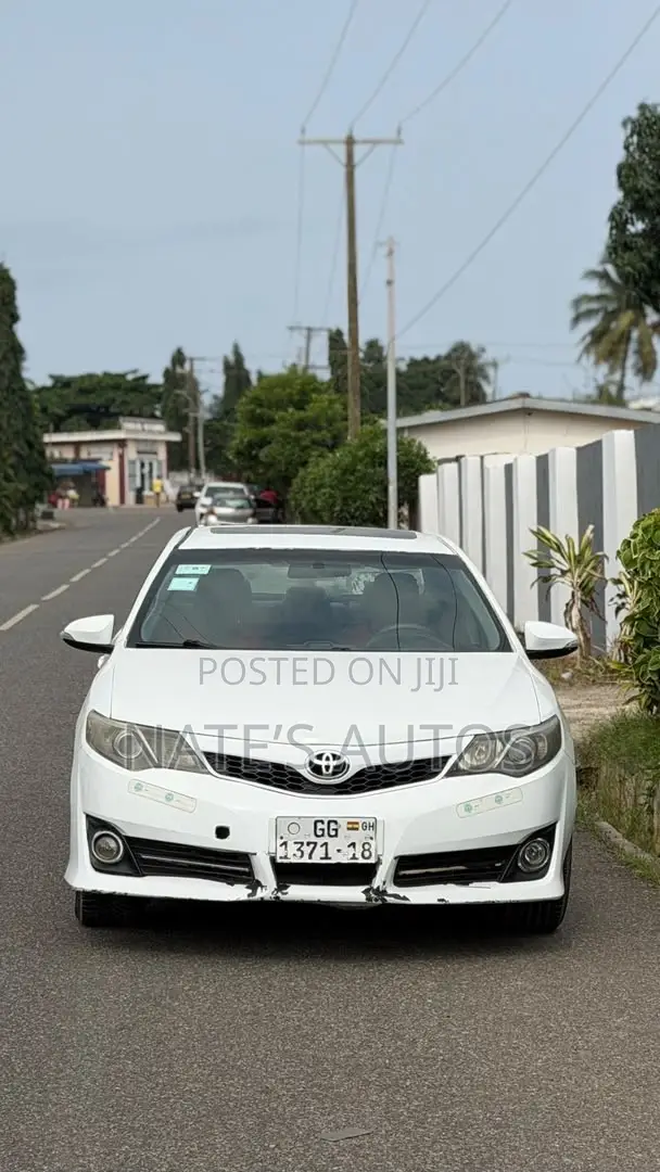 Toyota Camry SE V6 4dr Sedan (3.5L 6cyl 6A) 2013 White