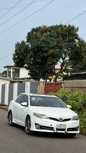 Toyota Camry SE V6 4dr Sedan (3.5L 6cyl 6A) 2013 White