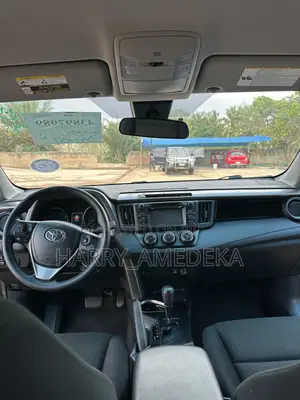 Toyota RAV4 LE 4dr SUV AWD (2.5L 4cyl 6A) 2018 Gray