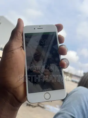 Apple iPhone 6s 64 GB White