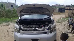 Toyota Voxy 2012 Silver