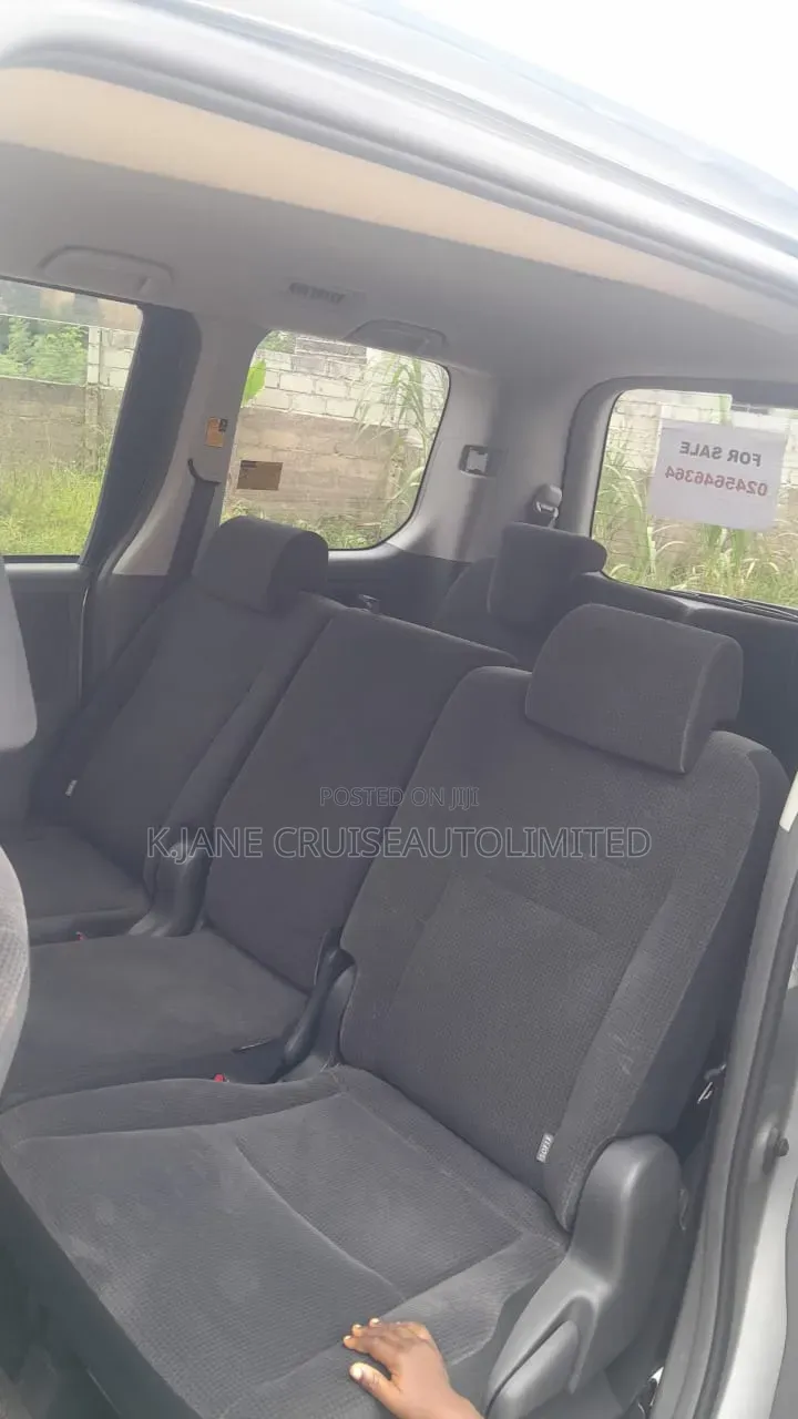 Toyota Voxy 2012 Silver