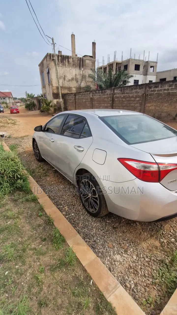 Toyota Corolla 2015 Gray