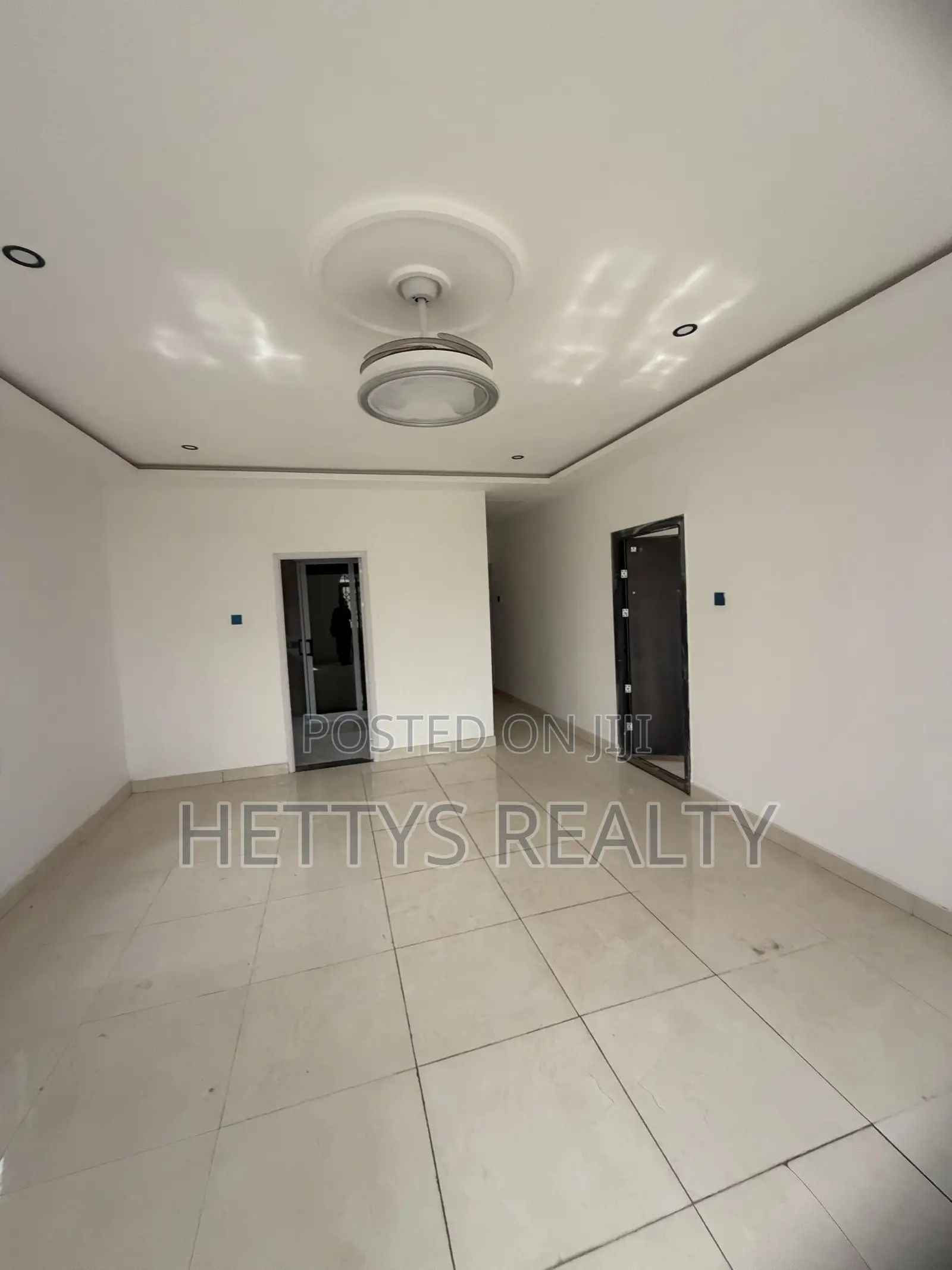 6bdrm House in Madina for sale