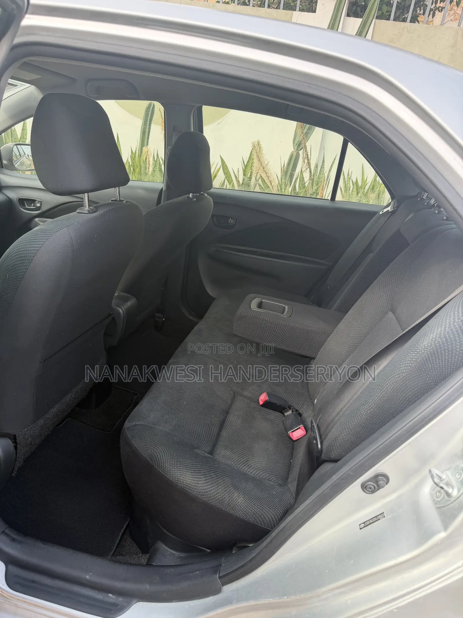 Toyota Yaris 2012 Silver