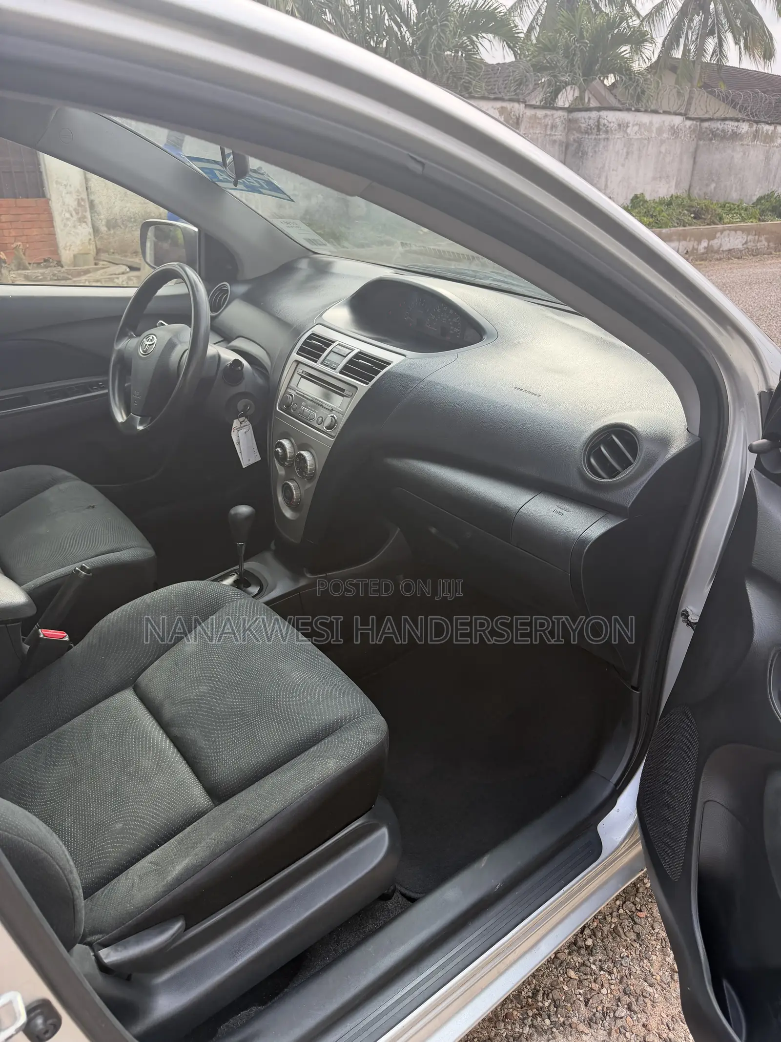 Toyota Yaris 2012 Silver