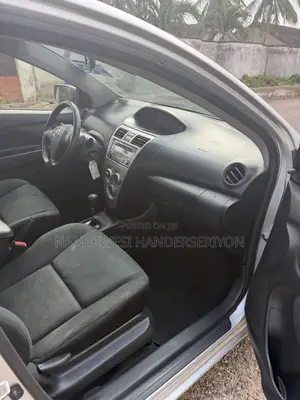 Toyota Yaris 2012 Silver