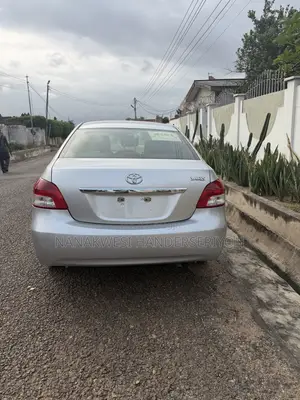 Toyota Yaris 2012 Silver