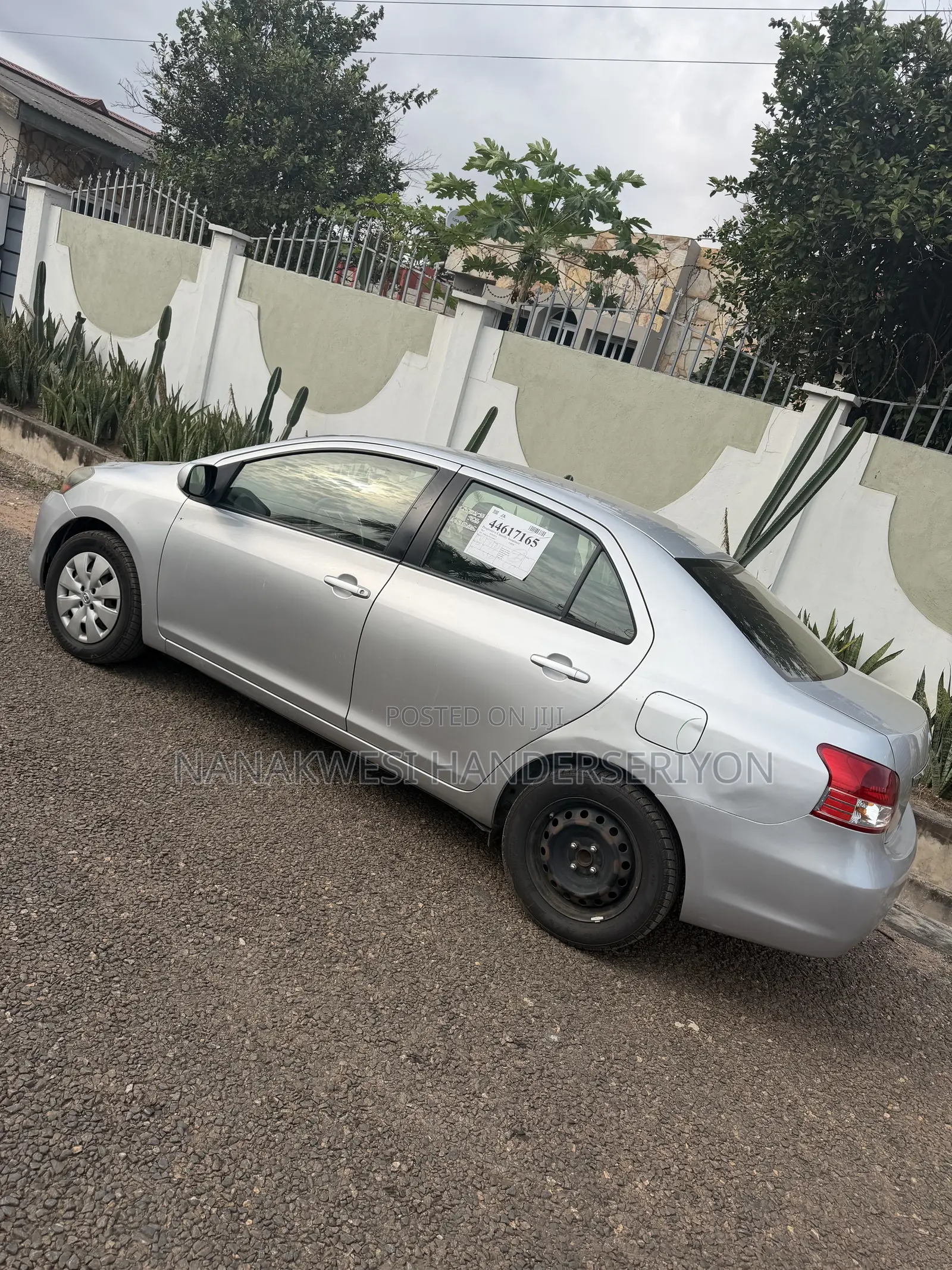 Toyota Yaris 2012 Silver
