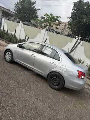 Toyota Yaris 2012 Silver