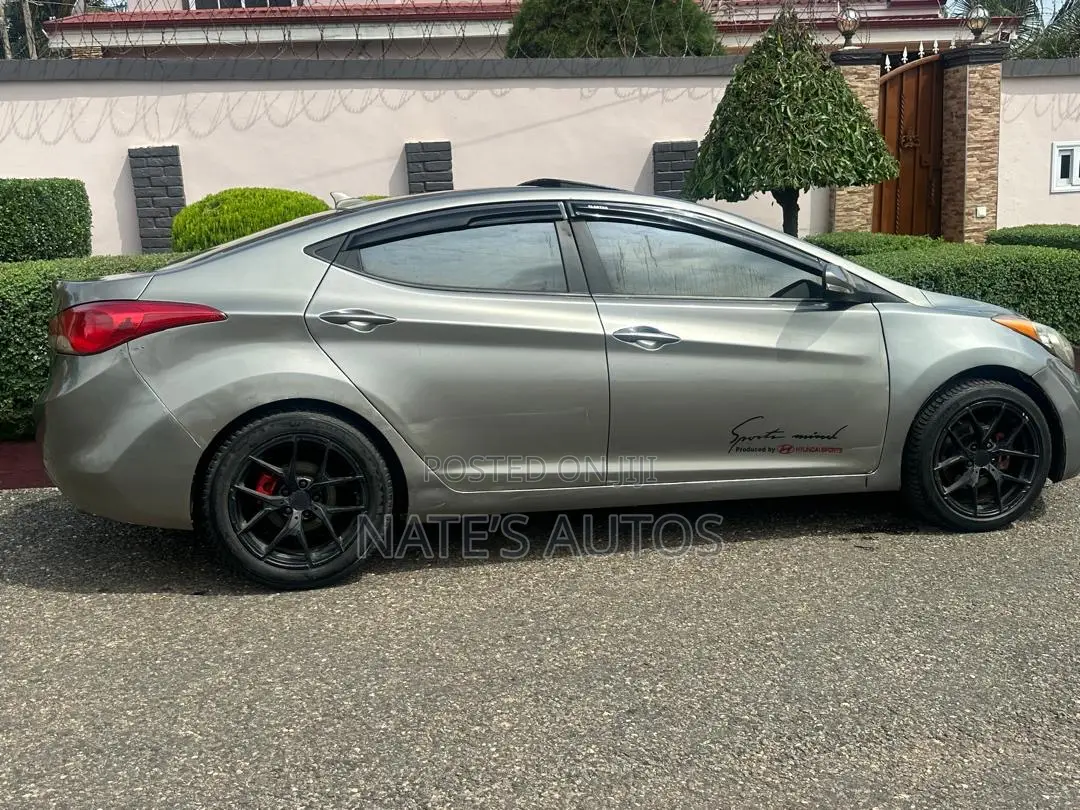 Hyundai Elantra Limited Sedan FWD (1.8L 4cyl 6A) 2013 Green