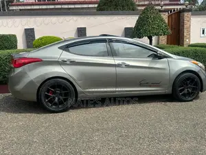 Hyundai Elantra Limited Sedan FWD (1.8L 4cyl 6A) 2013 Green