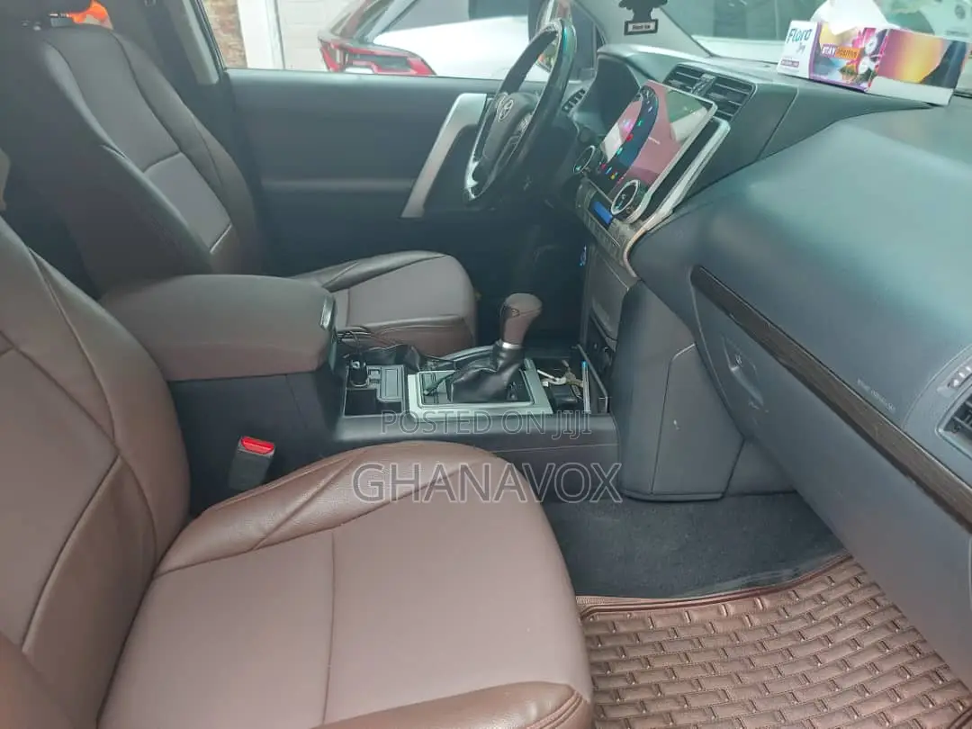 Toyota Land Cruiser 4.5 V8 VXR 2021 Black
