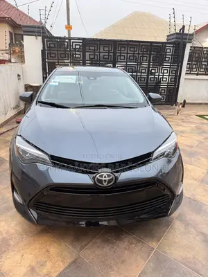 Toyota Corolla LE (1.8L 4cyl 2A) 2018 Gray