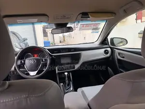 Toyota Corolla LE (1.8L 4cyl 2A) 2018 Gray
