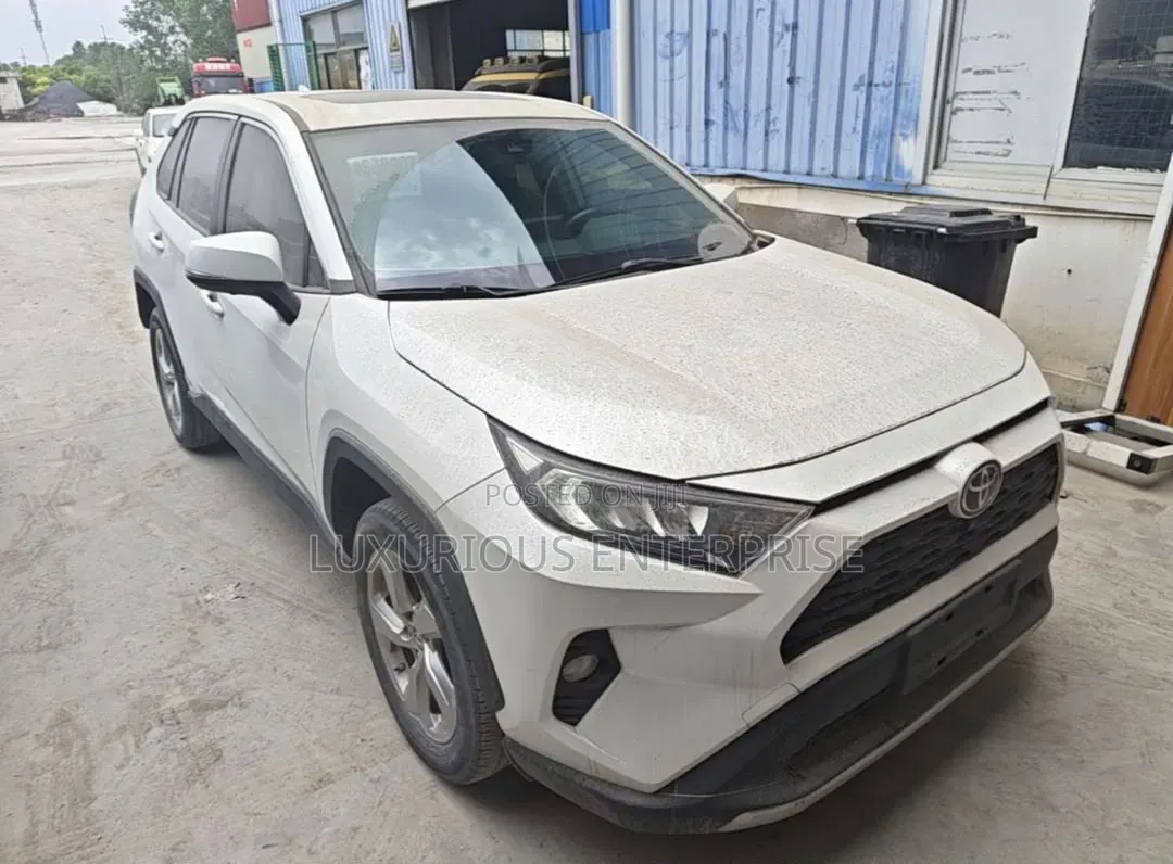 Toyota RAV4 2021 Silver