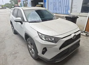 Toyota RAV4 2021 Silver