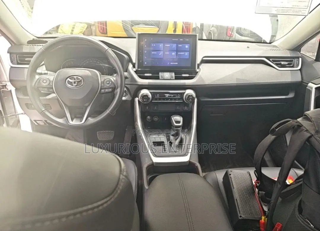 Toyota RAV4 2021 Silver