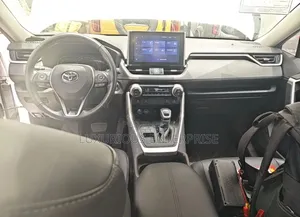 Toyota RAV4 2021 Silver