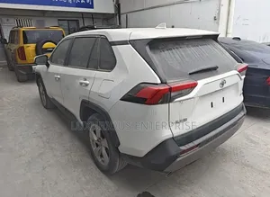 Toyota RAV4 2021 Silver