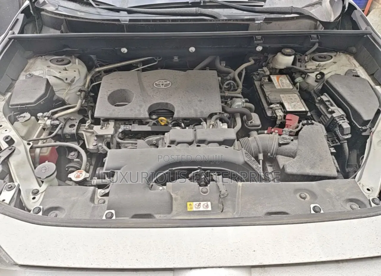 Toyota RAV4 2021 Silver