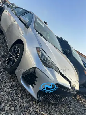 Toyota Corolla SE (1.8L 4cyl 2A) 2019 Silver