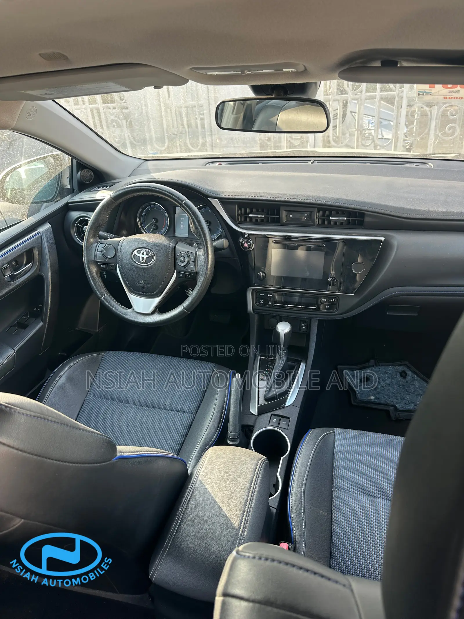 Toyota Corolla SE (1.8L 4cyl 2A) 2019 Silver