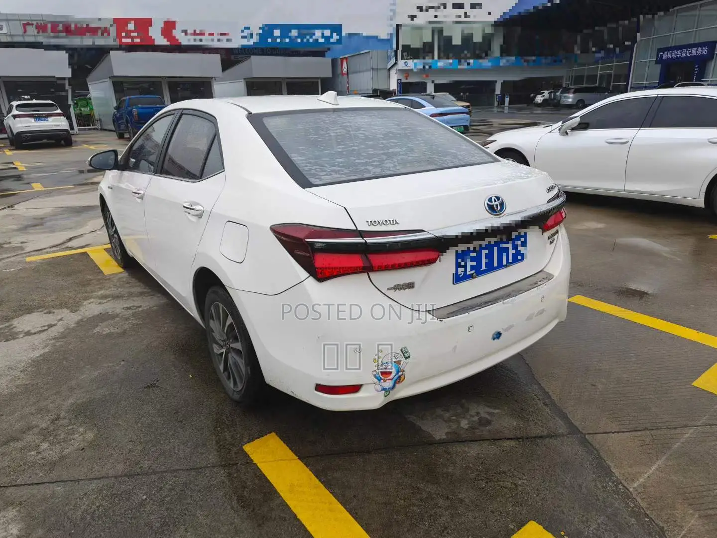 Toyota Corolla LE (1.8L 4cyl 2A) 2018 White