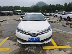 Toyota Corolla LE (1.8L 4cyl 2A) 2018 White