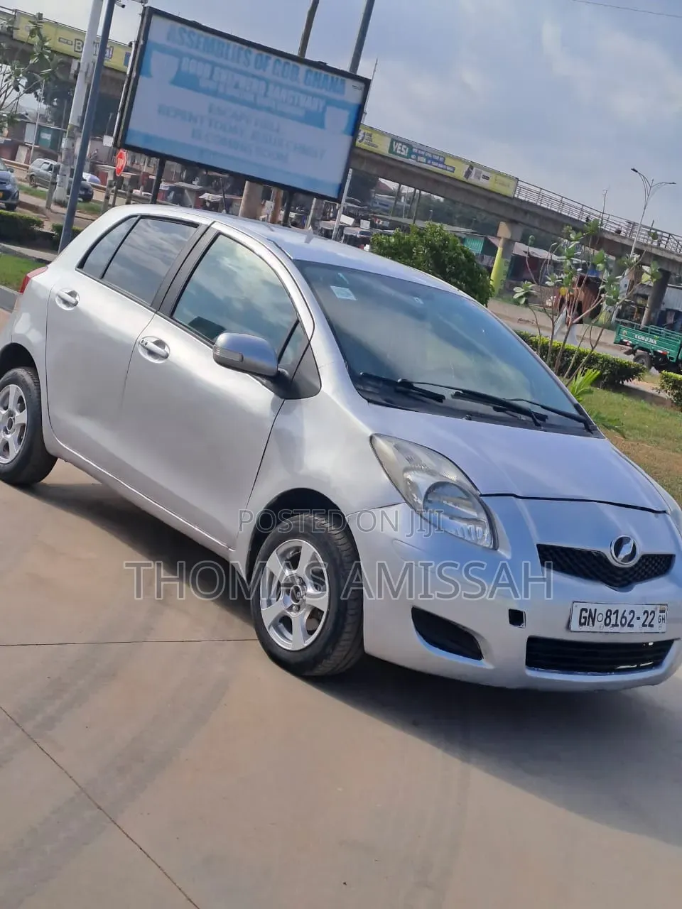 Toyota Vitz 2010 Silver