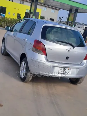 Toyota Vitz 2010 Silver