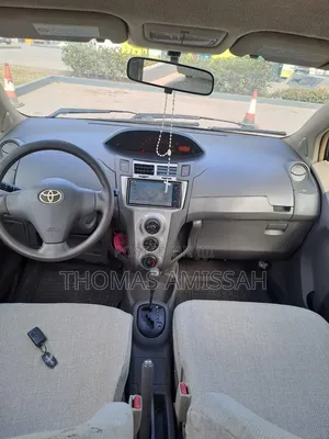 Toyota Vitz 2010 Silver