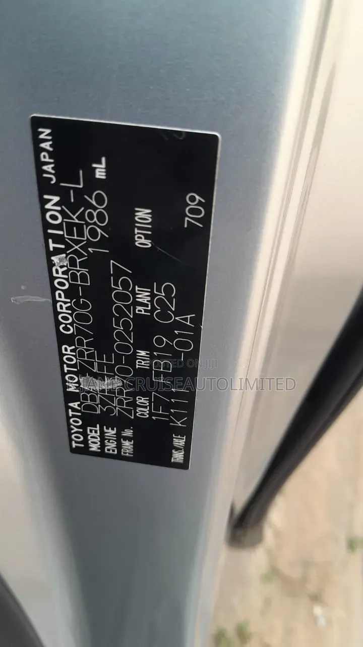 Toyota Voxy 2012 Silver