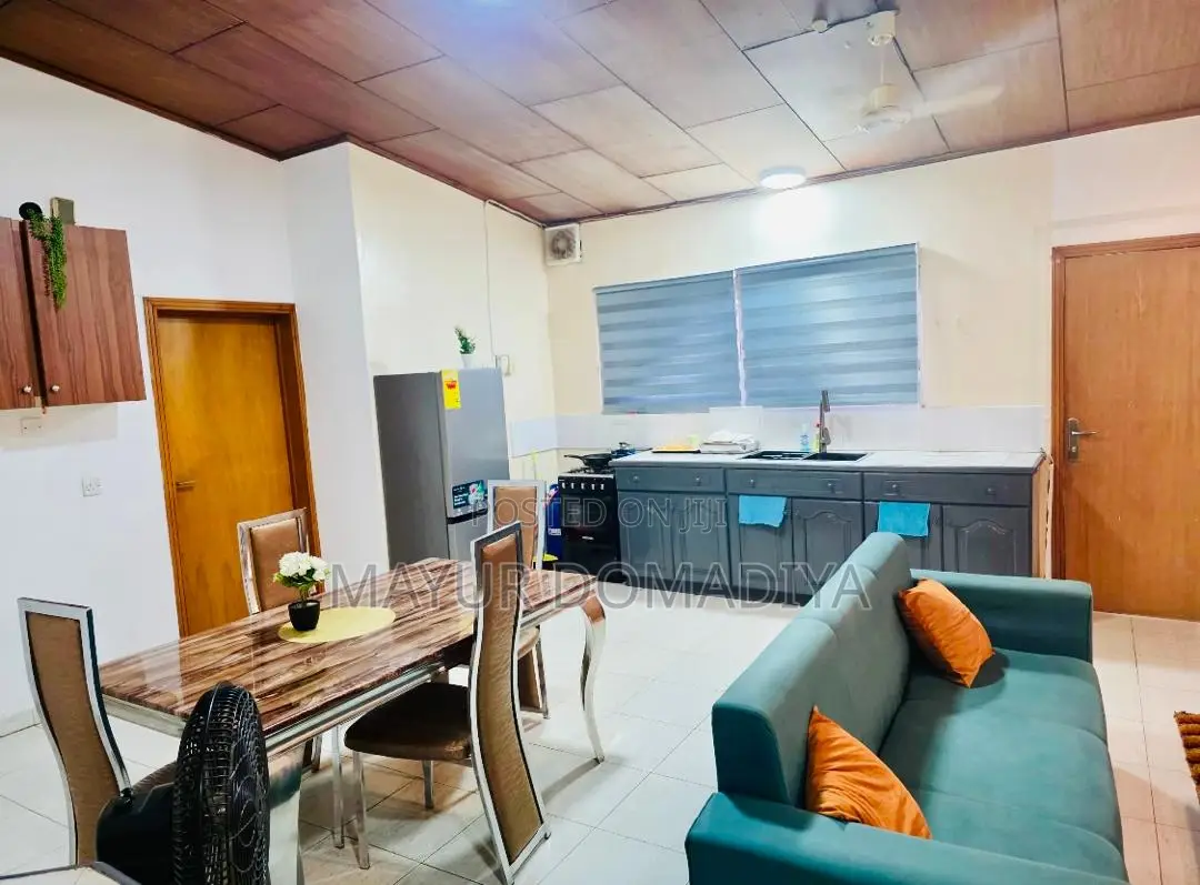 Bright Roomy 1-Br Apartment Large Living Room