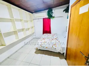Bright Roomy 1-Br Apartment Large Living Room