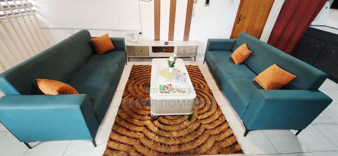 Bright Roomy 1-Br Apartment Large Living Room