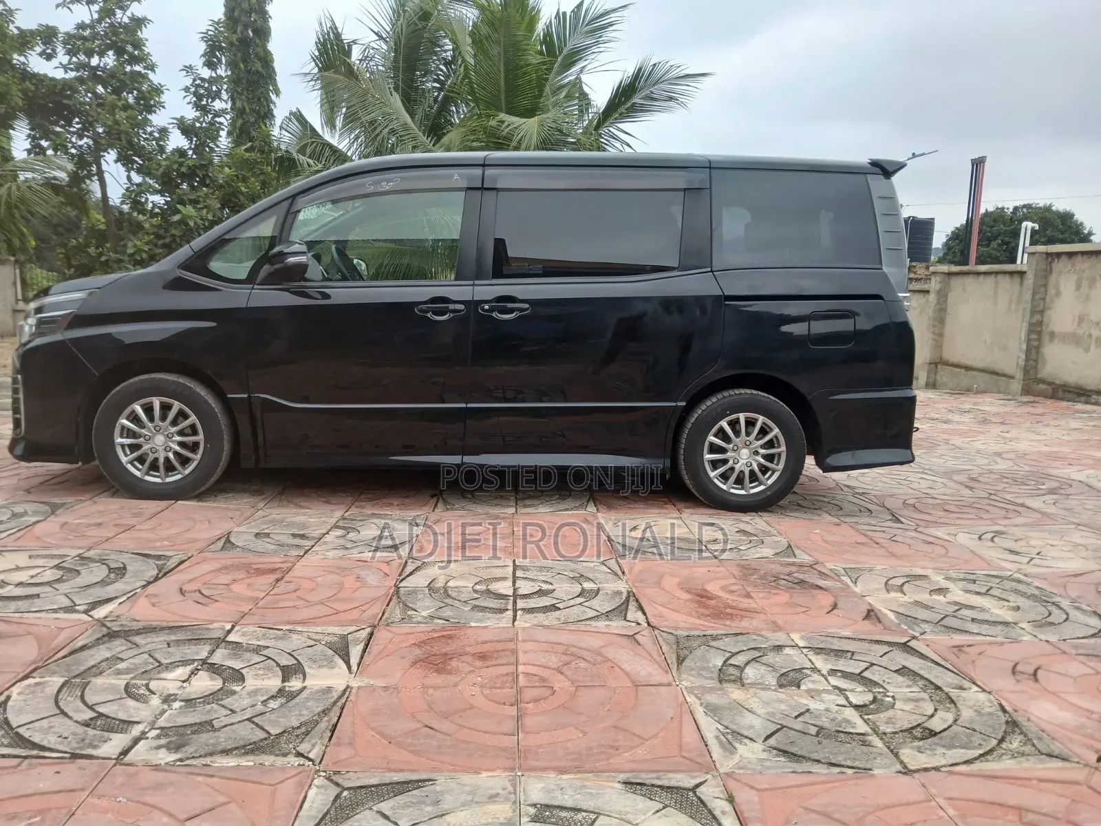 Toyota Voxy ZS Kirameki 4WD 7-Seater 2014 Black