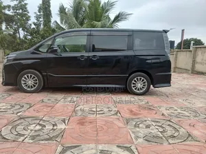 Toyota Voxy ZS Kirameki 4WD 7-Seater 2014 Black