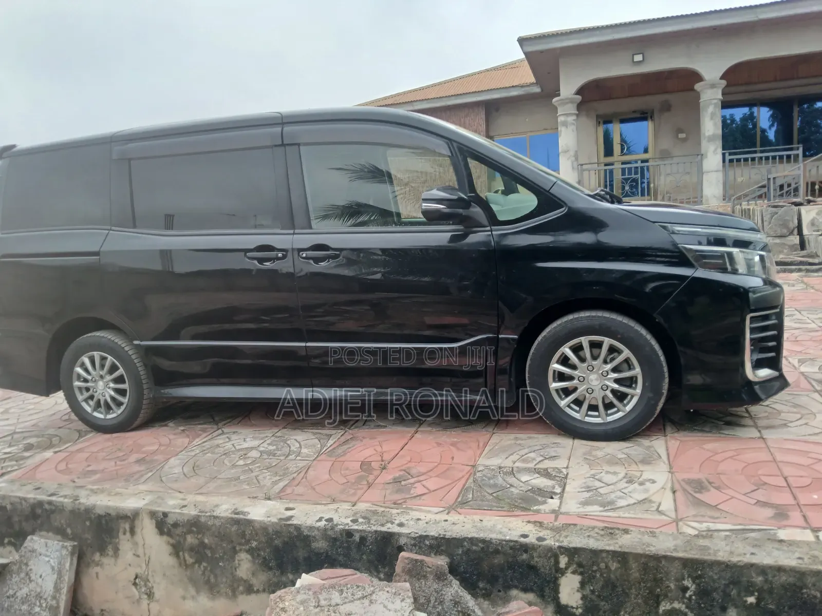 Toyota Voxy ZS Kirameki 4WD 7-Seater 2014 Black