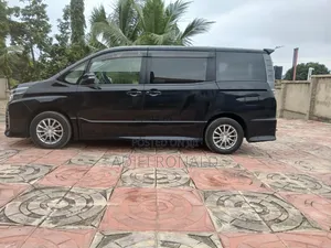Toyota Voxy ZS Kirameki 4WD 7-Seater 2014 Black