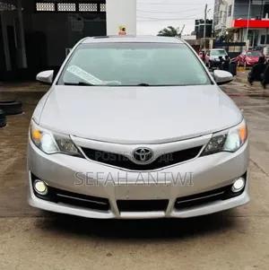 Toyota Camry 2014 Silver