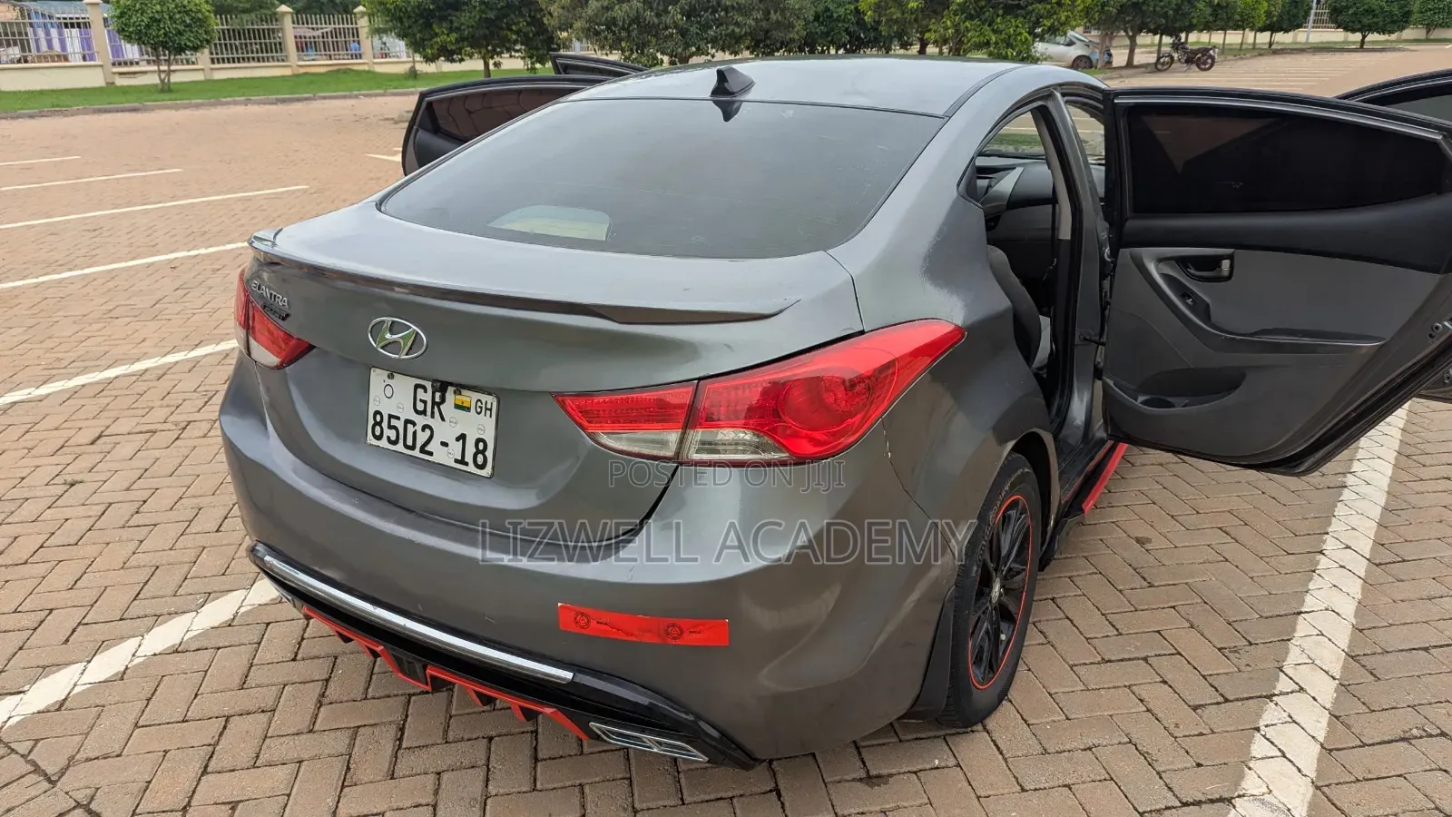 Hyundai Elantra Limited Sedan FWD (1.8L 4cyl 6A) 2013 Gray