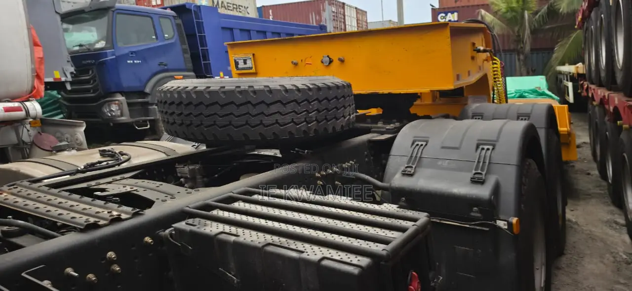 Shacman Tractor Head Removable Gooseneck Lowbed Trailer