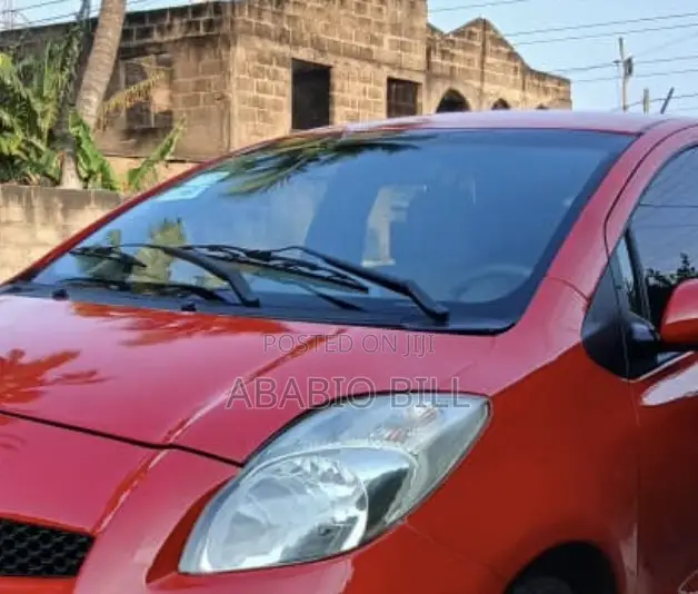 Toyota Vitz 2010 Red