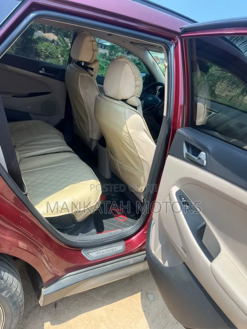 Hyundai Tucson 2017 Red