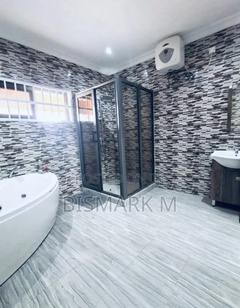 4bdrm House in East Legon for rent