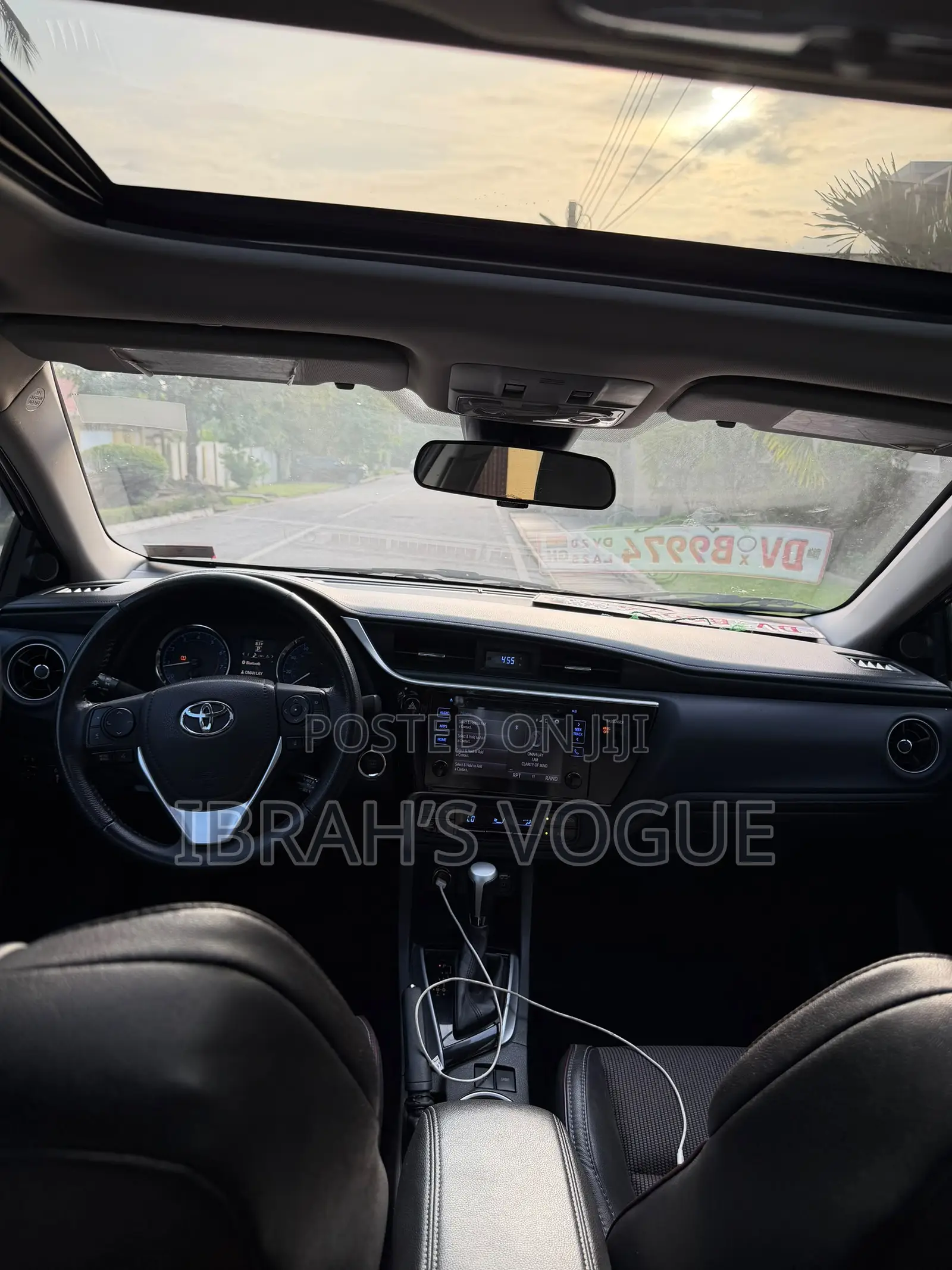 Toyota Corolla SE 4dr Sedan (1.8L 4cyl CVT) 2017